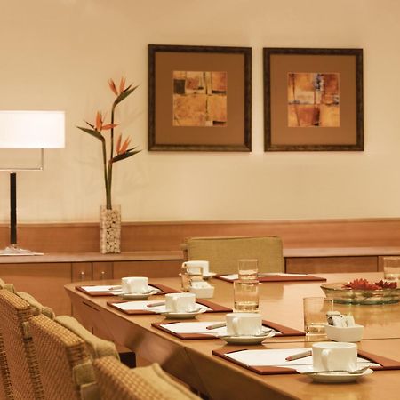 Trident Chennai Hotel Kültér fotó Meeting room at the Taj Bengal
