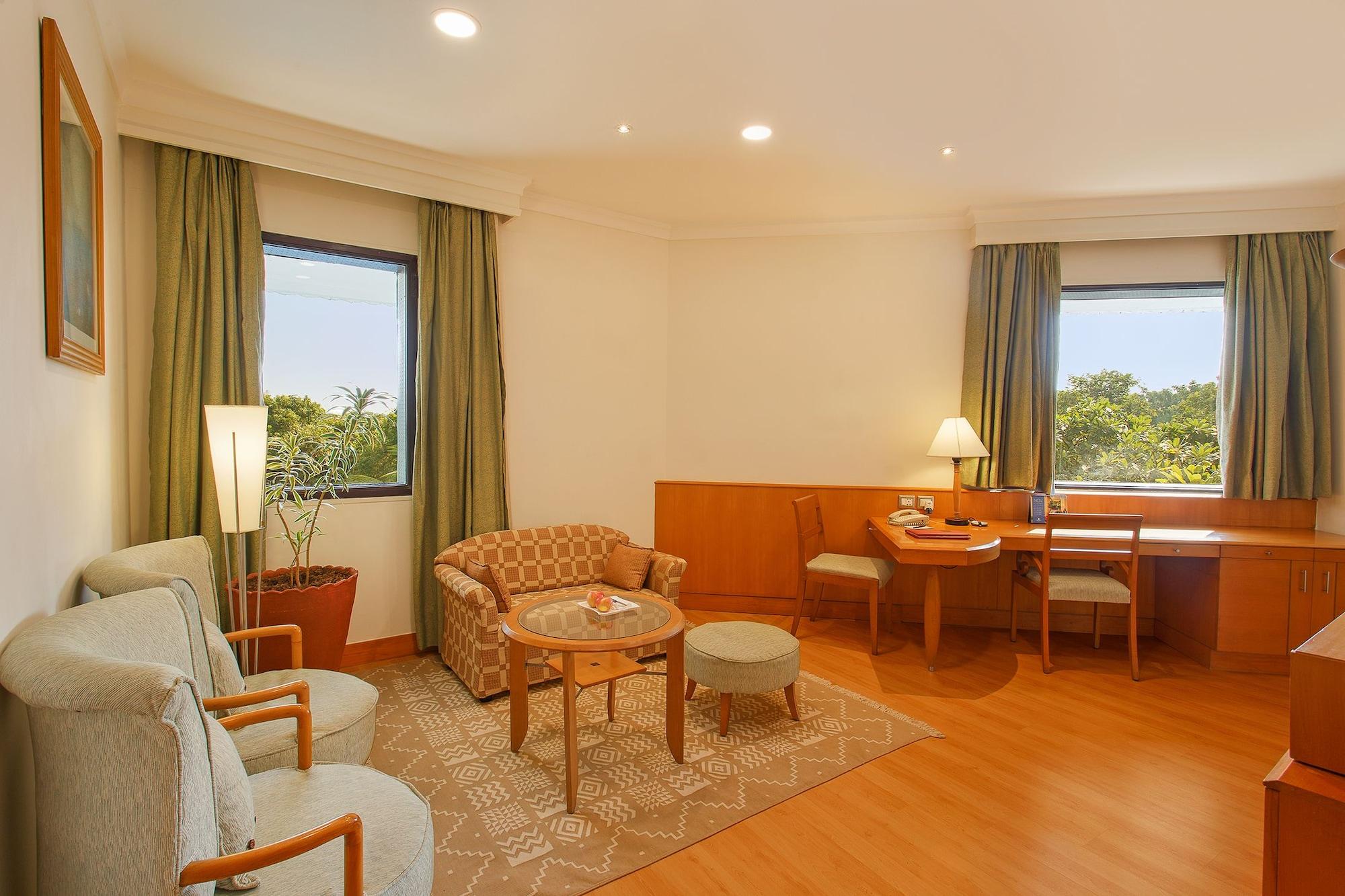 Trident Chennai Hotel Kültér fotó A suite at the Taj Bengal