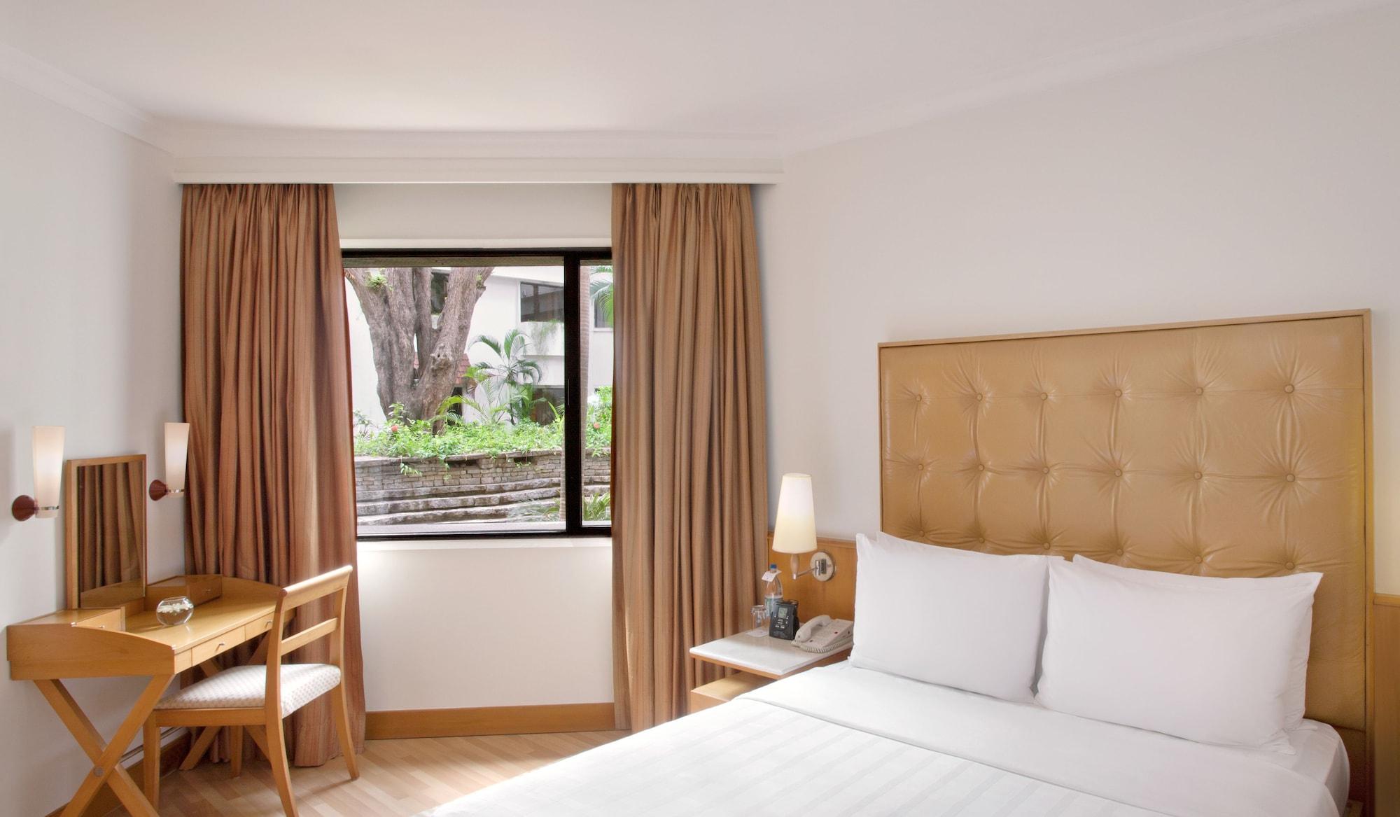 Trident Chennai Hotel Kültér fotó A room at the hotel
