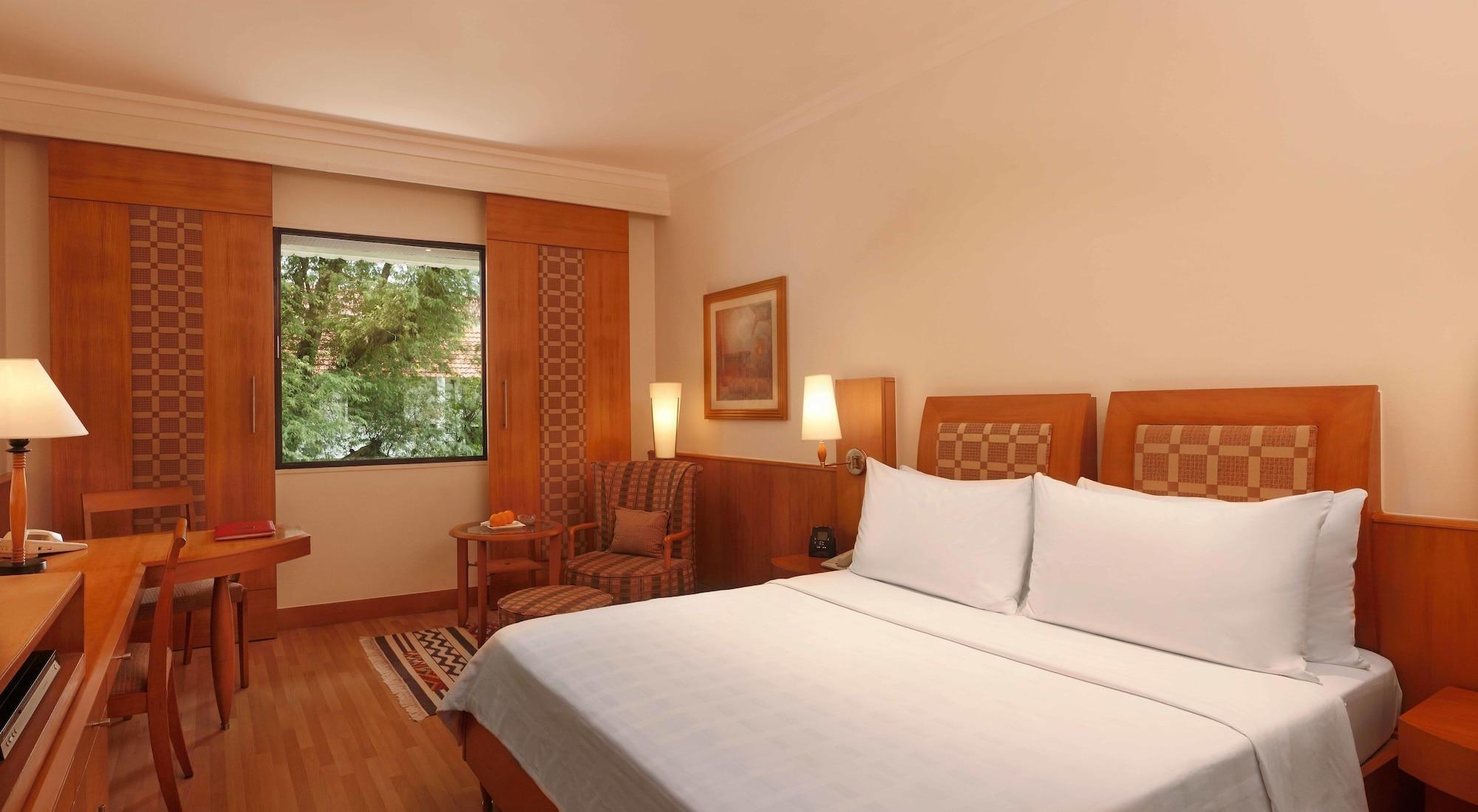 Trident Chennai Hotel Kültér fotó A room at the Taj Bengal