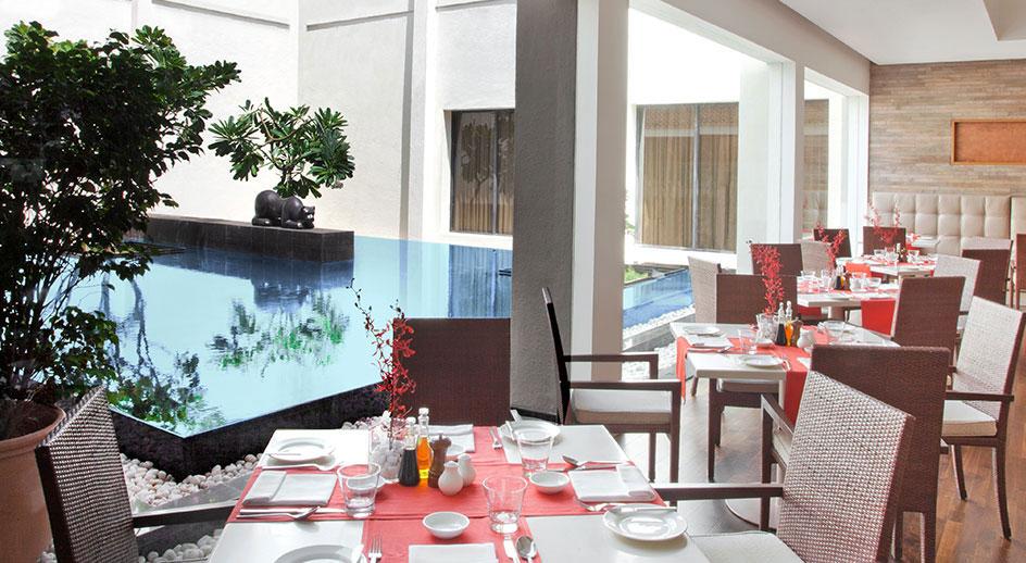 Trident Chennai Hotel Kültér fotó The restaurant