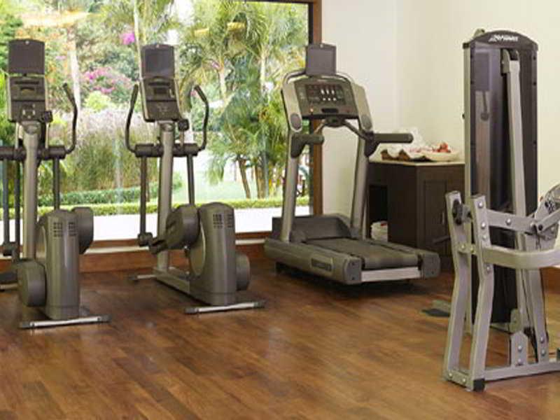 Trident Chennai Hotel Kültér fotó The gym at the Taj Bengal