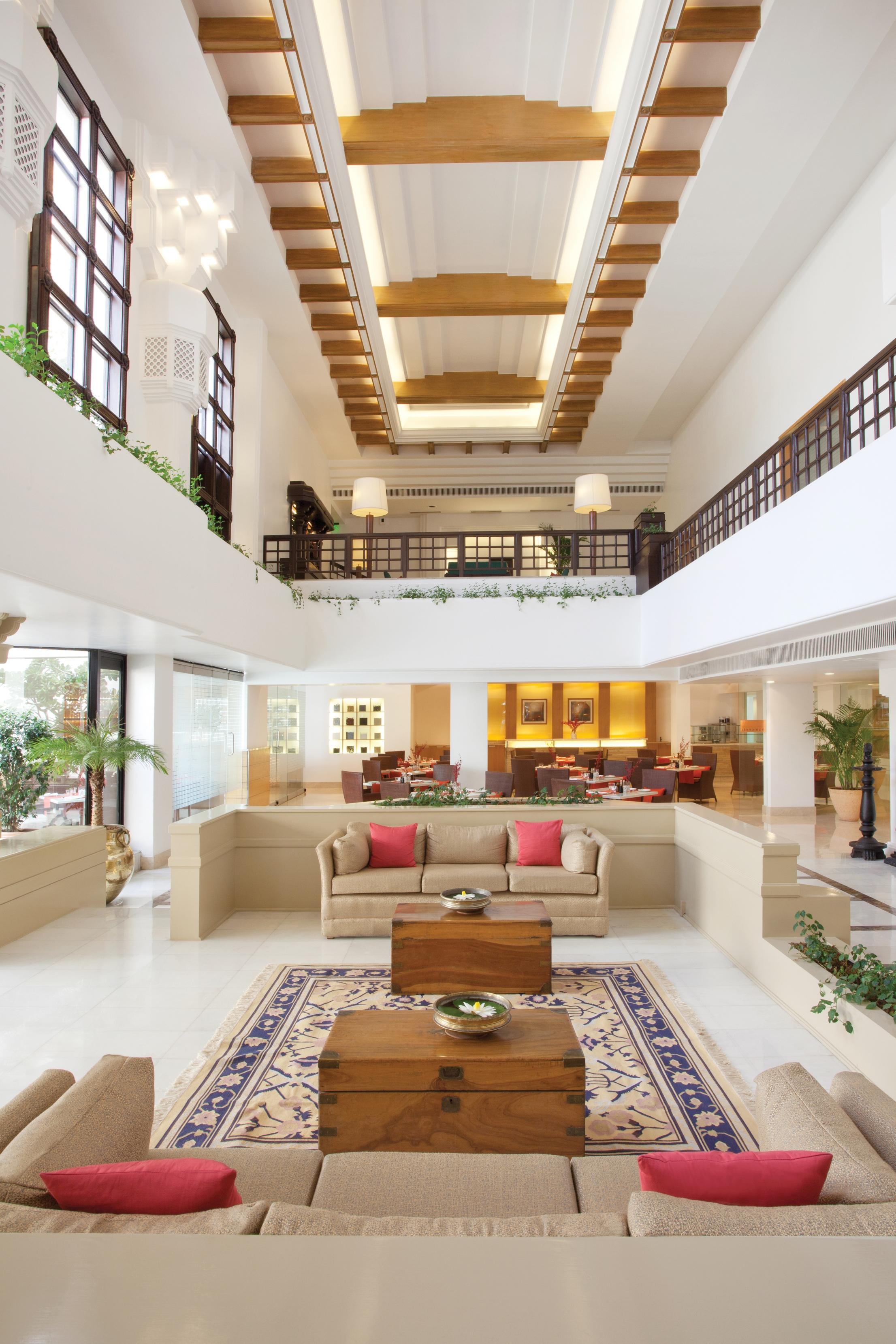 Trident Chennai Hotel Beltér fotó The lobby of the hotel
