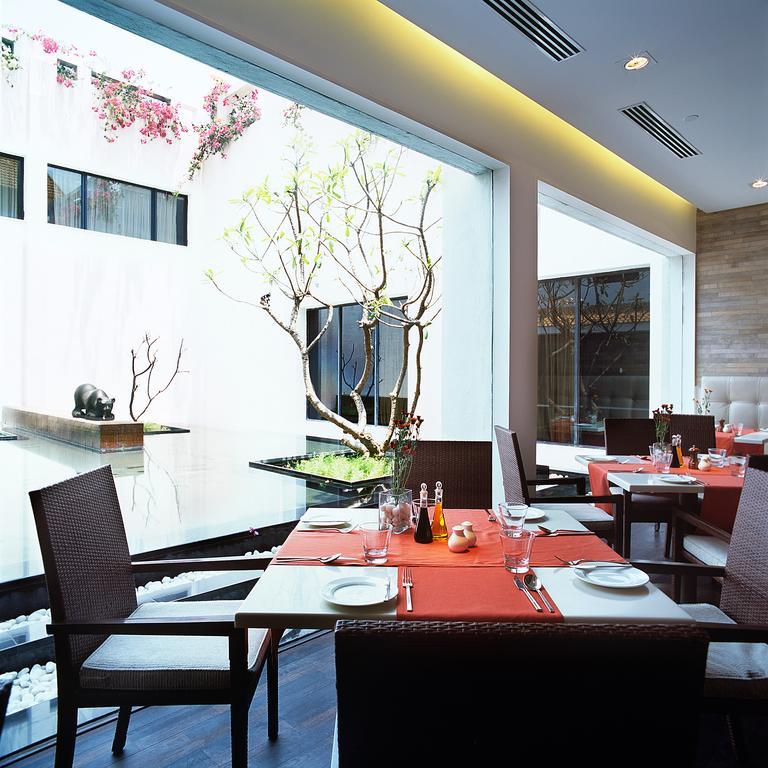 Trident Chennai Hotel Kültér fotó The restaurant