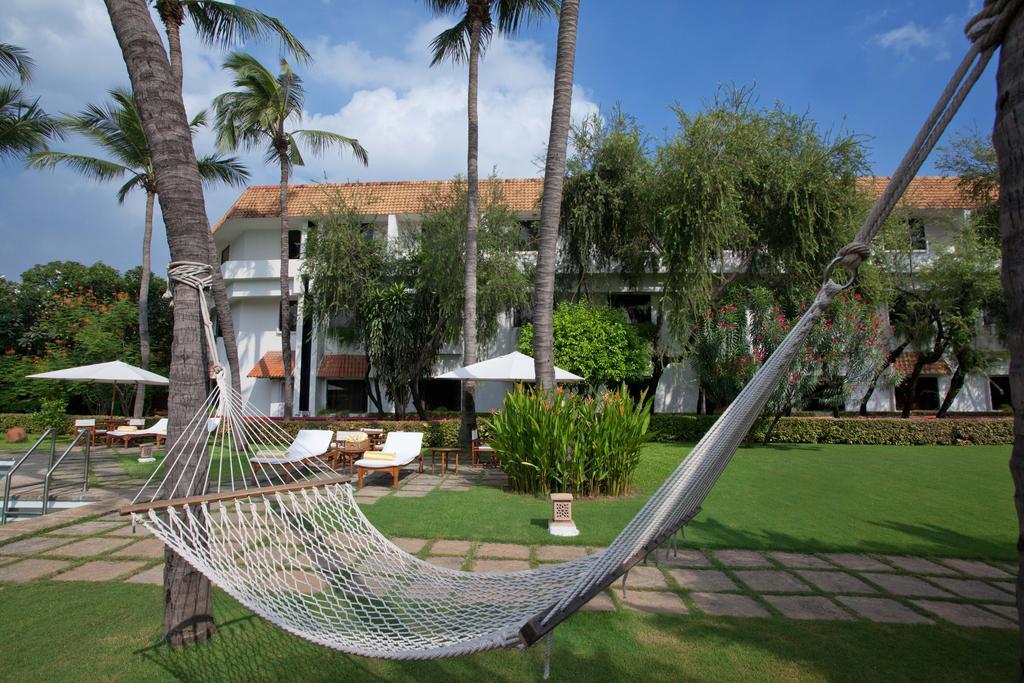 Trident Chennai Hotel Kültér fotó Hammock at a resort