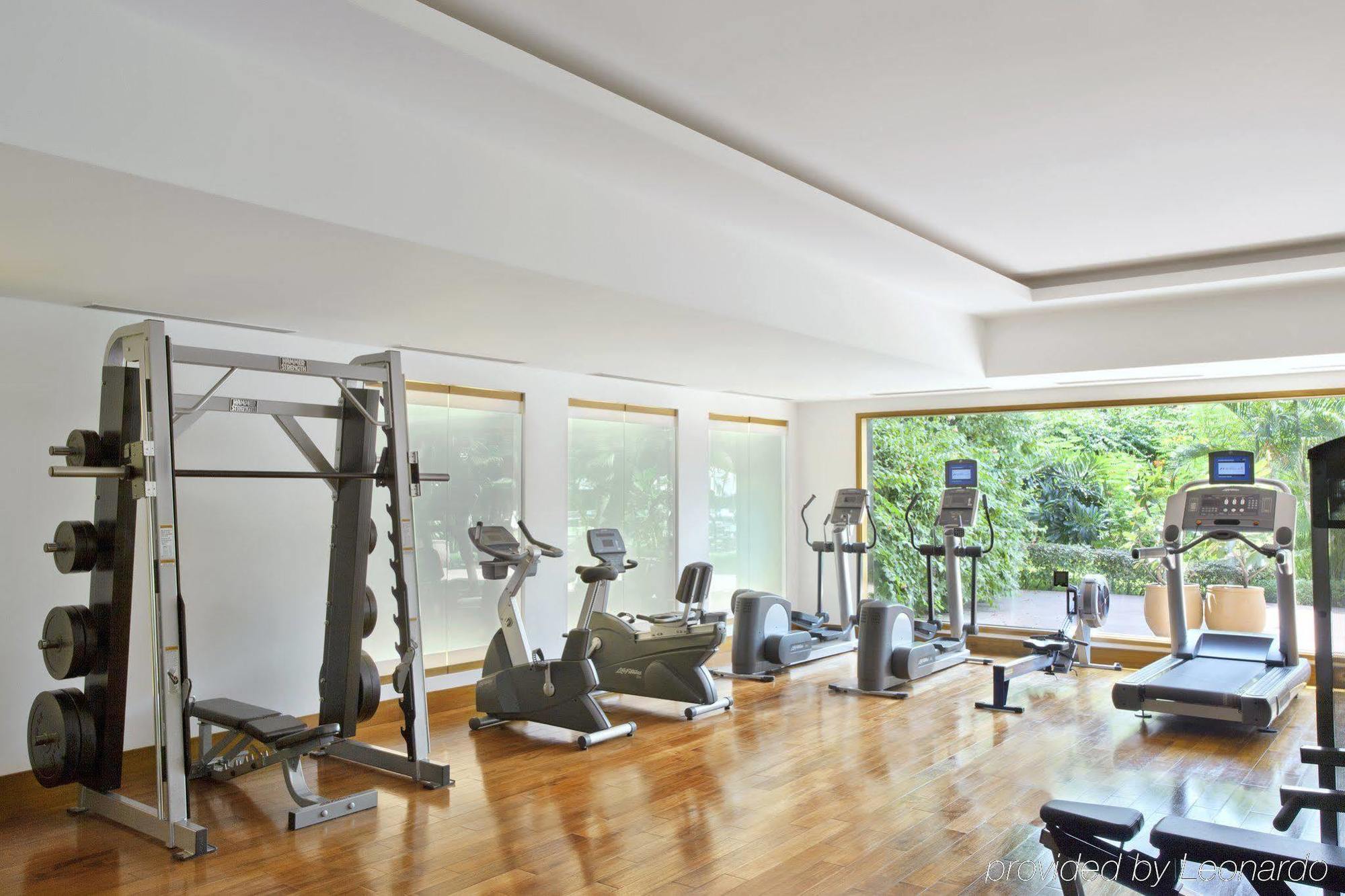 Trident Chennai Hotel Létesítmények fotó The gym at the hotel