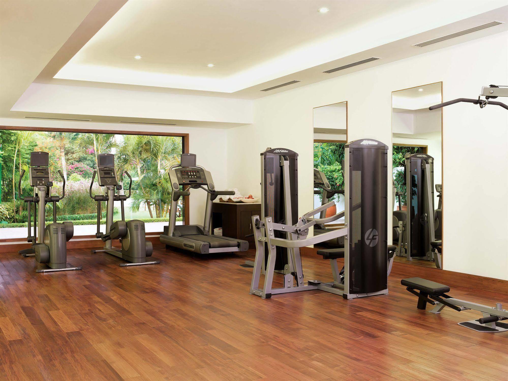 Trident Chennai Hotel Létesítmények fotó The gym at the Taj Bengal